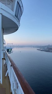 30K views · 851 reactions | Einfahrt in die Kieler Förde an einem klaren Wintermorgen. An Deck sind alle dick eingepackt, denn die Luft ist klirrend kalt. 略❄ Wunderschön, diese pastelligen Farben... und das ruhige Treiben am frühen Morgen zu beobachten, oder? | Color Line GmbH | Facebook