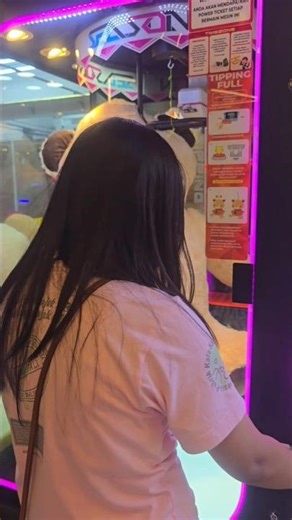 Got a Super Jumbo Teddy Bear But the String Isn't Completely Broken #fypyoutube #clawmachine #sho...