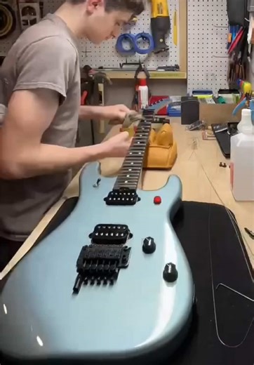 Setting up the EVH with help from @ghs strings coated boomers and @MusicNomad Equipment Care. #guitartok #guitar #fyp #floydrose #guitarist