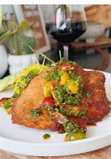 Feliz año Nuevo 🪅 people! Que este 2026 genial! Para todos le dejo este video de un fillete de pescado empanizado con italian bread un arroz de turmeric y green onions una ensaladita de pepinoy aguacate y un Mexican Chimichurri cilantro habanero verde crush pepper orégano serrano aceite de oliva vinagre y un poquito de vino y limón spicy!! Y delicioso 🤤 hermoso y feliz fin de año y año nuevo un abrazo gigante y si tomas no manejes!! Sigue tomando jajaja 🙏♥️♥️♥️😘🥰✌️🥳🎉🎊🎁🥳🎉🎊🍷🍺🥂🍾#del