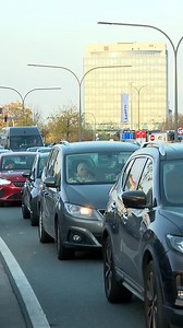 Het was alweer bijzonder druk vandaag in en rond Antwerpen. Ook morgen belooft het geen pretje op de weg te worden. Het Vlaams Verkeerscentrum raadt u aan om u goed voor te bereiden. #atvnieuws | atv Antwerpse Televisie