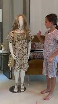 Can Mia Fix the Outfit While Singing? 😂🎤