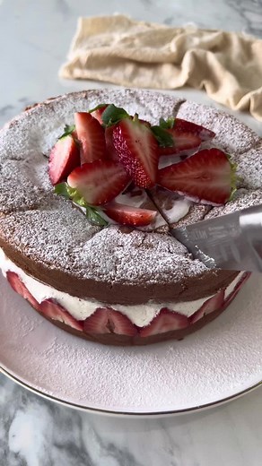 Delicious Strawberry Shortcake Cake Recipe