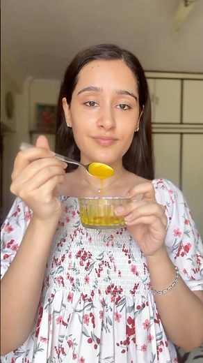 Day 3/7 of using quick natural face masks for clear skin : Radiant skin mask with Turmeric & honey