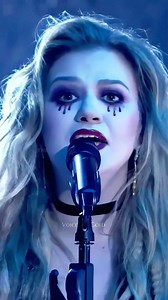 275K views · 975 reactions | Last Halloween, @kellyclarkson gave a...