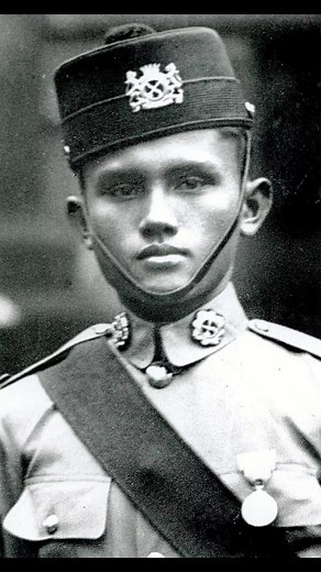 Hari ini pada 81 tahun yang lepas, Leftenan Adnan Saidi telah meninggal dunia. Beliau dianggap wira oleh rakyat Singapura dan rakyat Tanah Melayu (Malaysia) untuk tindakkannya dalam melawan Jepun dalam Pertempuran Bukit Candu untuk Pasir Panjang. Marilah kita sedekahkan Al - Fatihah untuk pejuang - pejuang negara yang telah meninggalkan dunia ini.