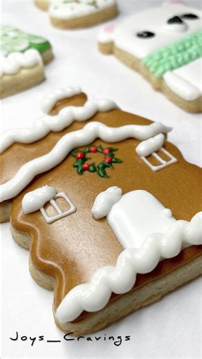 Gingerbread house #decoratedcookies #royalicing #cookievideos #youtubeshorts #christmas #baking #art