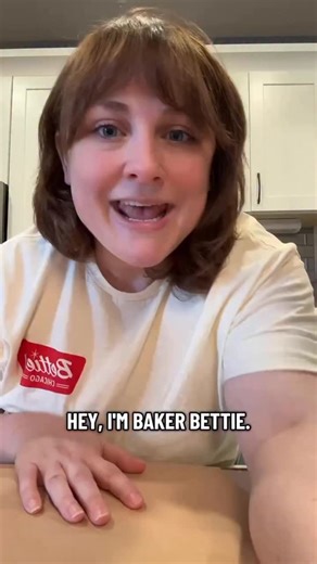 Wax paper vs. parchment paper. Key takeaway: wax paper should NEVER go in your oven. #bakerbettie #askbettie #baking101 #bakingtips | Baker Bettie