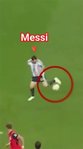 Mirá lo que hace Messi antes de su segundo gol 👽