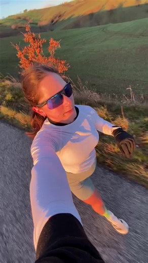 Tag 12. Ich bin wieder da, mit einem anderen Laufvideo. Wenn du neu hier bist, hallo, ich bin Sonia und ich laufe gerne - und natürlich denke ich auch viel über mein Leben nach #deutsch #deutschlernen #laufen #lauf #strava