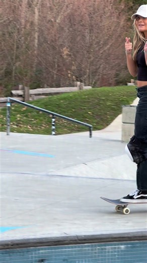 Zoe Zollinger on Instagram: "My Super Bowl ✌️"