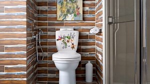 Birds Flowers Butterfly Toilet Seat Lid Stickers Self-Adhesive Bathroom Wall Sticker Floral Birds Butterfly Seat Decals DIY Removable Waterproof Toilet Sticker for Bathroom Cistern Decor Decals