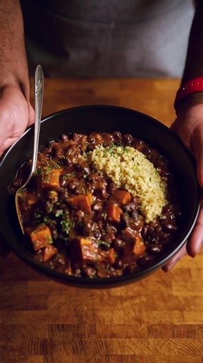 As the weather cools down, this easy vegan black bean stew is the comfort food in a bowl you need! Ingredients: • olive oil • onion, diced • sea salt • garlic • fresh thyme • black beans • sweet potatoes • Spices • Thicker plant milk (coconut, soy, oat, etc.) • vegetable stock • sriracha Full recipe linked in my profile bio or You can also go to makeitdairyfree.com and search “black bean” #vegan #vegansoftiktok #vegantiktok #veganrecipes #plantbasedrecipe #easymeal #easyrecipe #recipevideo #blac