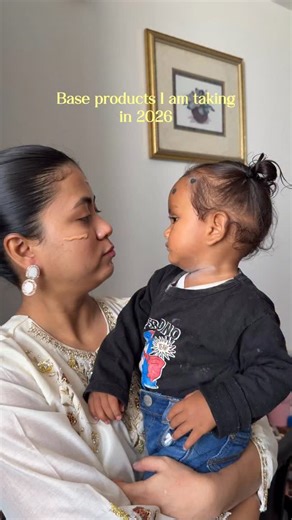 Sapna Srivastav | Content Creator on Instagram: "Why the hook is so cuteeeee hehe ✨💕 Comment for product links 🔗 [ 2025 best beauty products, base products i swear by, flawless base routine, beauty finds, non sponsored beauty products, 2026 beauty products, delhi creator, beauty creator, base makeup routine, base tutorial, long last base ]"