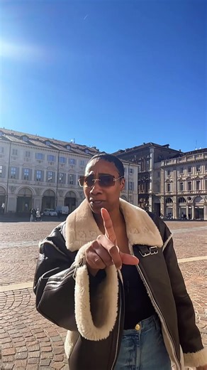 Hommmmm 🙄 #LILIROSE #ATROBE