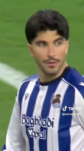 Real Sociedad es campeón de la #COPADELREYxWIN 👑⚽🔥 Después de una final de infarto que terminó 2-2 tras 120 minutos, el título se decidió desde el punto penal y allí, la Real fue más fuerte. Con un 4-3 en la tanda, venció al Atlético de Madrid y se corona como el nuevo rey de España 🇪🇸 Los goles del campeón llegaron gracias a Ander Barrenetxea y Mikel Oyarzabal, mientras que el Atlético respondió con Ademola Lookman y Julián Álvarez. Una final llena de emoción, tensión y carácter… 🥶 La Real