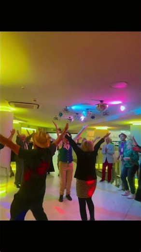 This crowd went CRAZY for YMCA 🤩🕺🎤 I’m singing, they’re dancing, and the energy is unreal! #ymca