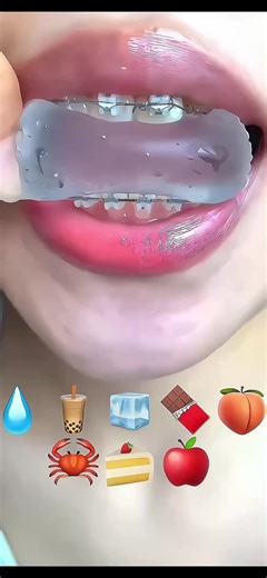 金曜日に隣の馬鹿頭いい大学の人たちと交流しました‼️ もちろん相手は日本語ペラペラなわけなく私たちが日本の文化や食べ物❓❓を発表したんですけど、友達が67のジェスチャーをしたらめっちゃウケて!!笑笑すごい楽しかったし教室がシーンとしてなんか寂しいです🥹ྀི🥹ྀི🥹ྀི #咀嚼音注意 #fyp #口元asmr #14 @Closer Food