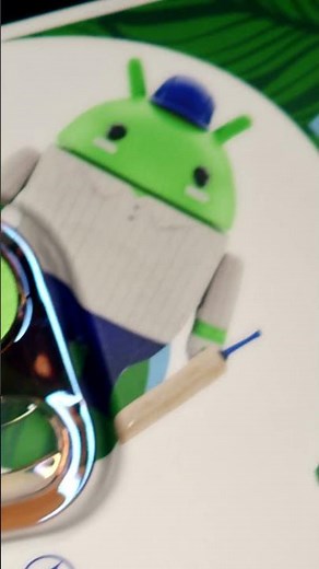 One Oscar Piastri helmet. 13 Android Bots.