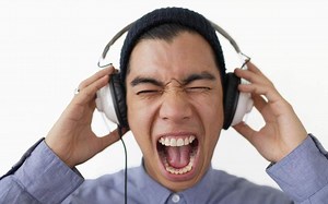 [全程高能]盘点5首速度快到让人尖叫的歌曲，听完心脏受不了，这个人超越周杰伦排第一没人不服！