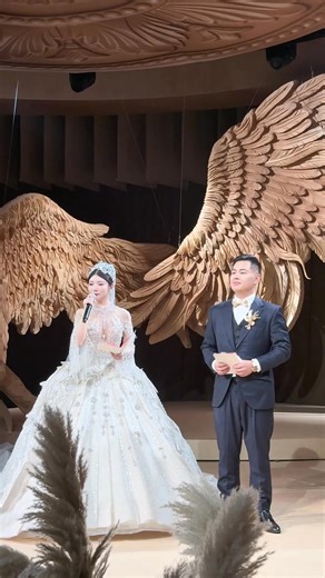 375K views · 3.7K reactions | 新娘可以参考～ 双语 #婚礼 #致谢 #感恩 #新娘 #新郎 #晚宴 #婚宴 | Less Than Three Wedding | Facebook