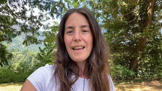 Lisa W. tutor video introduction on Preply