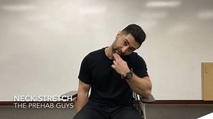 Episode 195: "3 Neck Stretches: Levator Scapulae, Upper Trapezius, and Scalenes" With the amount of time we spend sitting at a 💻 desk, it's no surprise that two of the most commonly tight muscles in our neck are the levator scapulae and upper trapezius. However, despite the seemingly close anatomical similarities between these two muscles, there are distinct ways in which we can isolate stretching them. Additionally demonstrated here is how to stretch the Scalenes. . To Stretch the Upper Trapez
