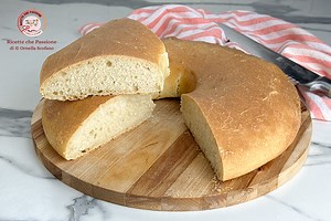 Pitta calabrese - Il pane basso a forma di ciambella - Ricette che Passione di Ornella Scofano