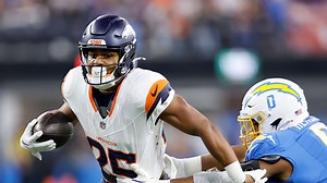 Which NFL teams are playing on Saturday in Week 17?