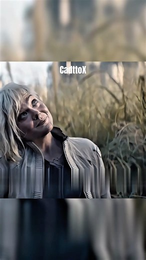 Predator meets the female android 🤖Enemies… or survival partners?#PredatorBadlands #SciFi