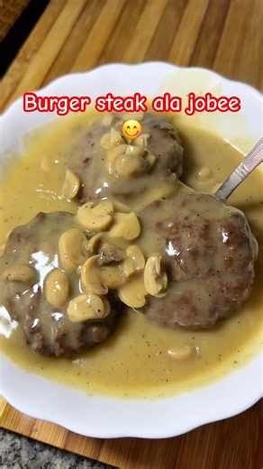 Burger steak ala jollibee😋 #burgersteak #recipe #cookingathome