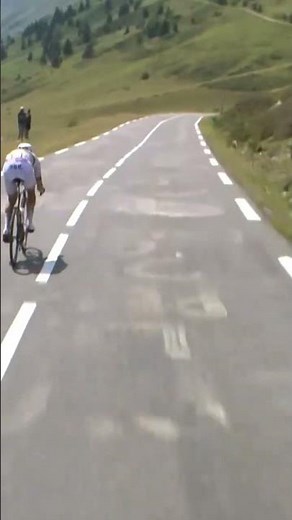107 km/h en descente : Suivre Pogačar au Tourmalet est mission impossible !