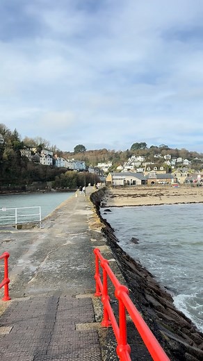 A wonderful few hours in Looe. Cornwall doesn't get much better then at the end of the season 💙 #cornwall #looe #autumn | Cornwall Lifestyle