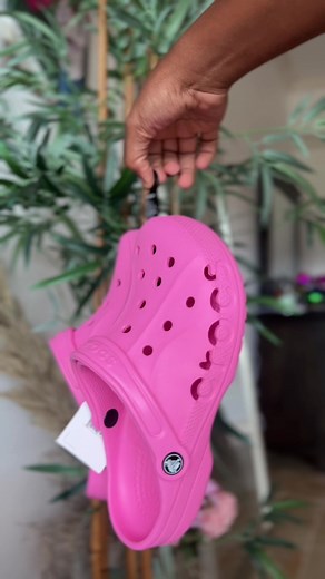 I joined the @crocs club apparently. Thanks to my bf? I love the baya clog #unboxing #unboxingasmr #asmr