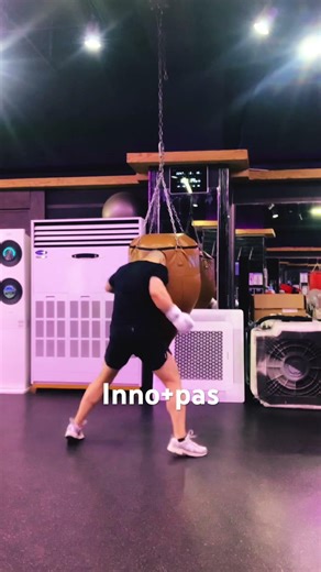 It just rains #boxing #boxer #boxe #sandbag #training #복싱쇼츠 #복싱훈련 #복서 #복싱 #샌드백 #복싱트레이닝 #열정