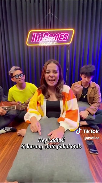 Avolia Hey Ladies - Full Music Video