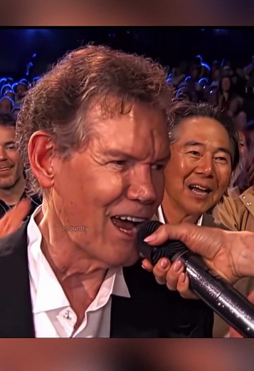 One word… and the whole room felt it. #randytravis #carrieunderwood #countrymusic #cmaawards #foreverandeveramen