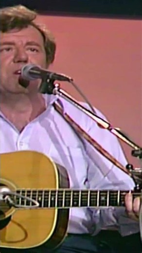 Paddy Reilly performing 'Rocky Road To Dublin' live. #irishrebel #paddyreilly