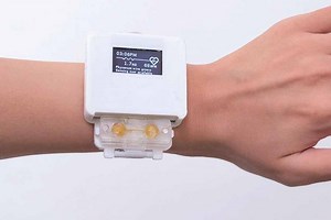 L'invention d'une montre « vivante » alimentée par un blob, pour lutter contre les déchets électroniques