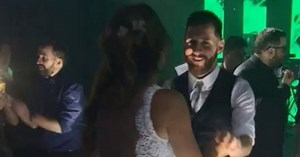 47K views · 526 reactions | Creíamos que sabíamos bailar hasta que vimos a Antonella y Messi darlo todo en su boda. ¡Qué manera de moverse!  Más vídeos, en nuestro canal de #Youtube. ¡SUSCRÍBETE YA!  https://www.youtube.com/user/PuntoPelotaTube/videos | Página oficial de Punto Pelota | Facebook