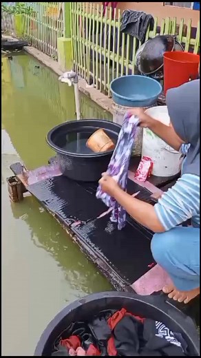 Hari ini nyuci banyak banget sampe 3 part. ini baru part 1 ya gaees #kontenkreatorpemula #fypviraltiktok🖤シ゚☆♡ #nyucibaju