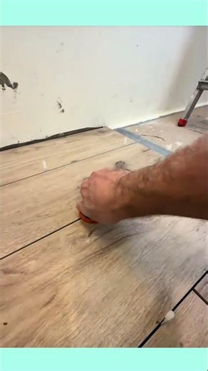 Tile installation using a floor leveling system #contructions #tileinstallation #skiltools #short