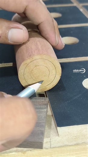 an easy way to find the centre of a dowel #woodworking #tips