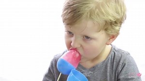 HOW TO MAKE... You're own Easter egg popsicles Your kids are going to love this fun popsicle! And just think, if they can't finish it all in one sitting, you can put the lid back on and put it back into the freezer for later. LOVE this! | HowDoesShe