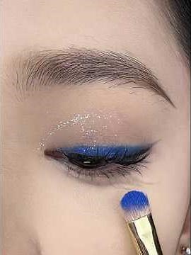 💙 Beginner-Friendly Klein Blue Eyeliner Tutorial | Easy Step-by-Step Eye Makeup