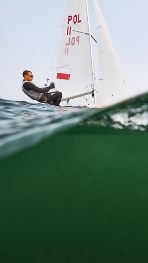 Vilamoura za nami, czyli dwa intensywne bloki i powrót do ścigania po dłuższej przerwie! Każdy trening to krok do przodu, a adaptacja do nowych warunków, które stawia mi łódka to poważna szkoła cierpliwości. Pierwsze postanowienie noworoczne? Wytrzymać tak całą halsówkę bez zająknięcia! 🔥 #mocwiatru #grupaPGE Polski Związek Żeglarski | AZS Sailing Team Poznań | AZS Poznań | Grupa PGE | Harken Polska | Ministerstwo Sportu i Turystyki | Szymon Wierzbicki