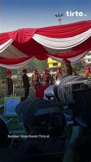 Proses Pemakaman Mayor Anumerta Inf Zulmi Aditya Iskandar di TMP Cikutra Bandung