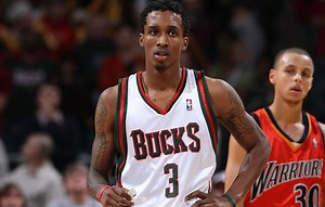 ⚡ 2009年的11月14日，公鹿後衛 Brandon Jennings 在生涯第7場比賽面對同梯 Stephen Curry 所屬的金州勇士，全場34投21中包括三分球8投7中，狂轟55分5籃板5助攻，以20歲又52天創下史上最年輕單場破50分的紀錄。 ---------- 註冊NBA ID，掌握所有NBA資訊。 ➡️ https://www.nba.com/id | NBA Taiwan