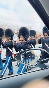 Caught the King’s Guards marching near Rosenborg Castle in Copenhagen! Such a rare close-up moment of Danish royal tradition. Enjoy the iconic uniforms, precision marching, and historic vibes of the city. 🇩🇰✨ #Copenhagen #Denmark #KingsGuard #RoyalGuards #RosenborgCastle #VisitDenmark #TravelReels #NordicVibes #CopenhagenLife #RoyalTradition | Copenhagen Walaa