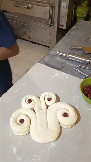 Amazing bread making skills🧑‍🍳 #bakingtutorials #breadlovers